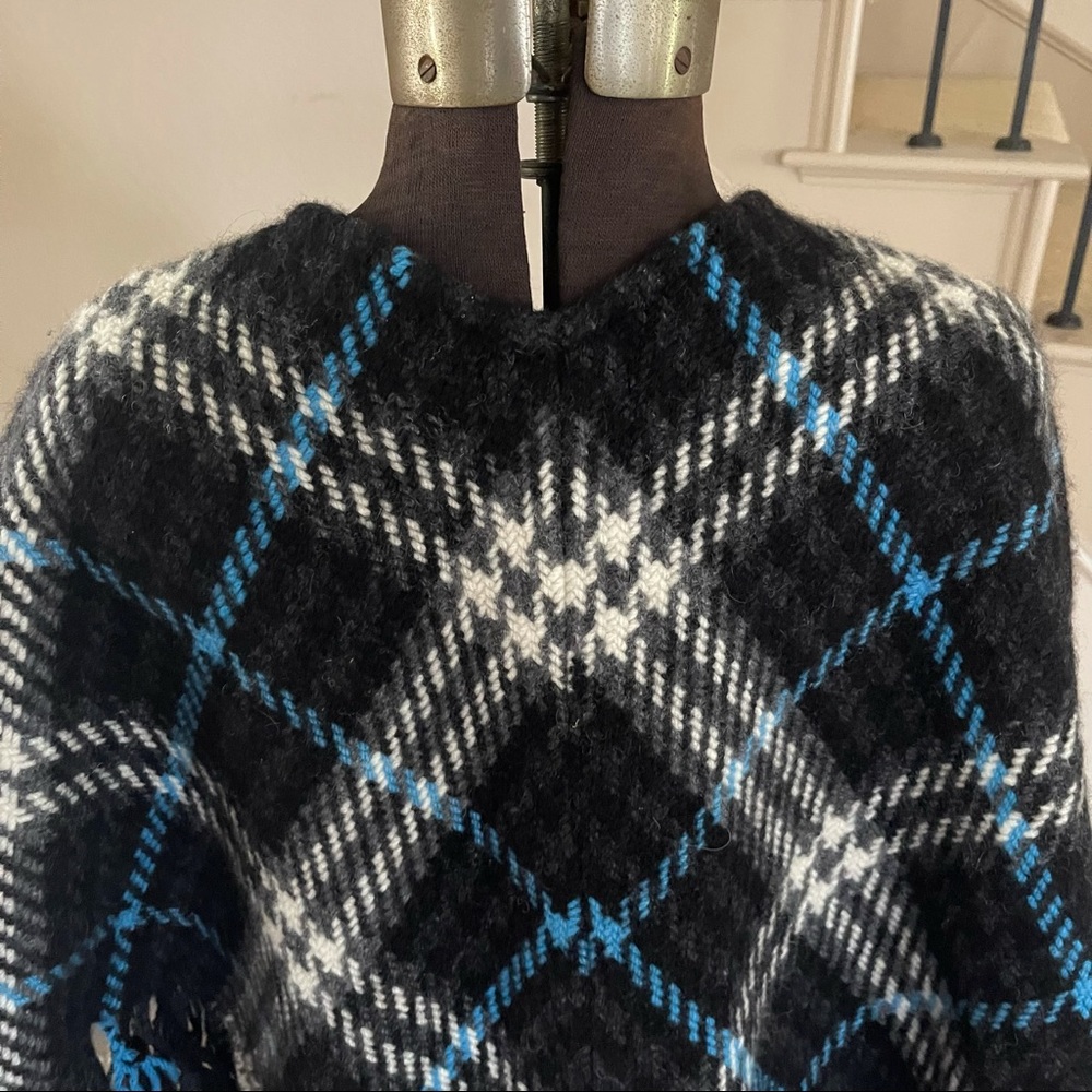 Burberry Black and Blue Plaid Poncho Cashmere and Wool Fringe Winter Designer - Picture 7 of 10